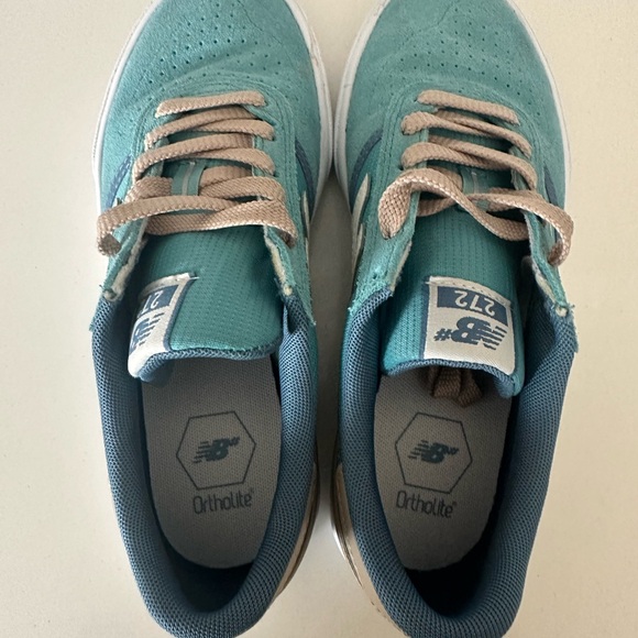 Women’s new balance sneakers size US 6 - Picture 2 of 4